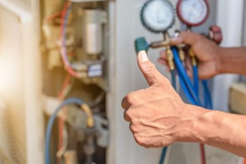 ac repairer showing thumbsup