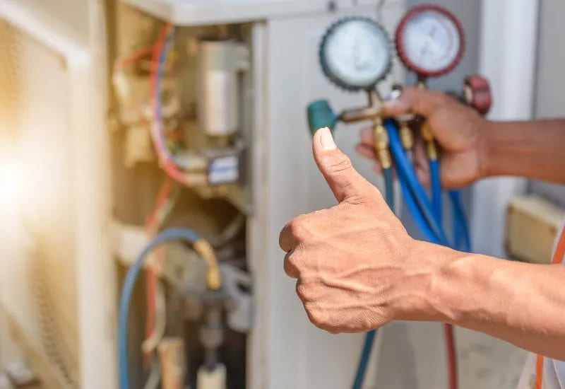 ac repairer showing thumbsup
